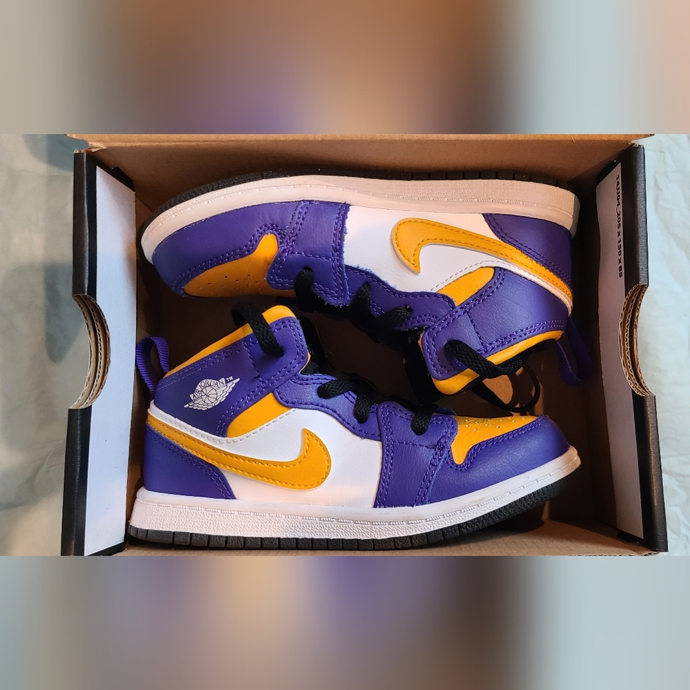 Jordan 1 mid Toddler Boy size 10C